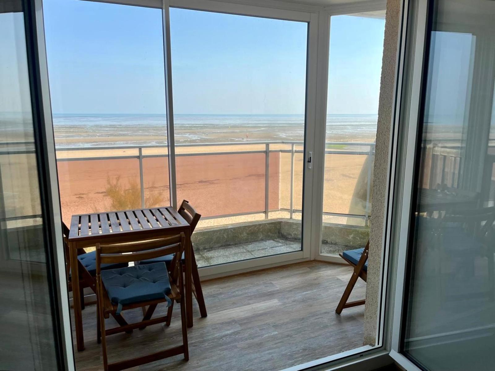 Mettons Les Voiles - Appt Vue Mer Avec Loggia Bernieres-sur-Mer Exterior photo